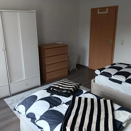 Crew Quartier Serviced Ideal Fuer Monteure 3 Schlafzimmer Mit Kueche, Bad, Waschmaschine, Flat Tv, Wifi In Leuna 公寓 *