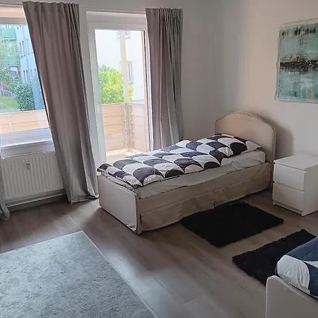 公寓 Crew Quartier Serviced Ideal Fuer Monteure 3 Schlafzimmer Mit Kueche, Bad, Waschmaschine, Flat Tv, Wifi In Leuna 梅泽堡